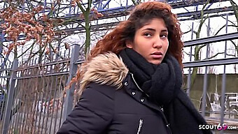 Ebony-Teenager Mit Großem Schwanz Verführt Deutschen Pfadfinder Zum Orgasmus Mit Den Augen