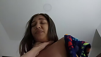 Venezuelan Amateur Wife Sells Her Body For Food And Shelter