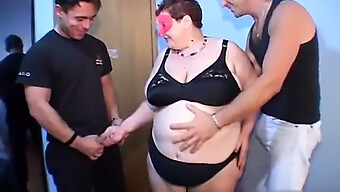 Mistress Della'Nın Yan Komşusu Göğüs Işine Giriyor