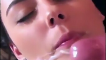 એમેચ્યુઅર Milf Pov માં ફેસિયલ કમશોટ લેતી હોય છે