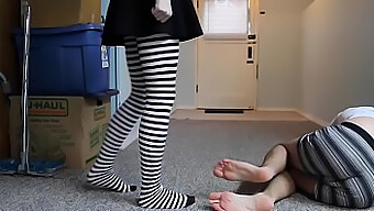 Eine Sammlung Sinnlicher Ballbusting-Momente In 720p-Qualität