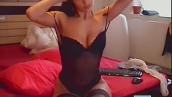 Seksi Kamera Modelleriyle Sıcak Amatör Webcam Şovu