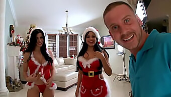 Istimewa Natal Dengan Pantat Berbuih Yang Menampilkan Gadis Latin, Rebeca Linares Dan Abella Anderson