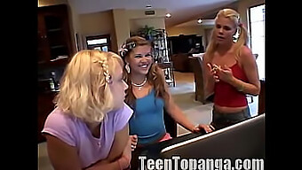 Masturbazione E Gioco Di Gruppo In Questa Orgia Lesbo Con Teen Topanga E Le Sue Amiche